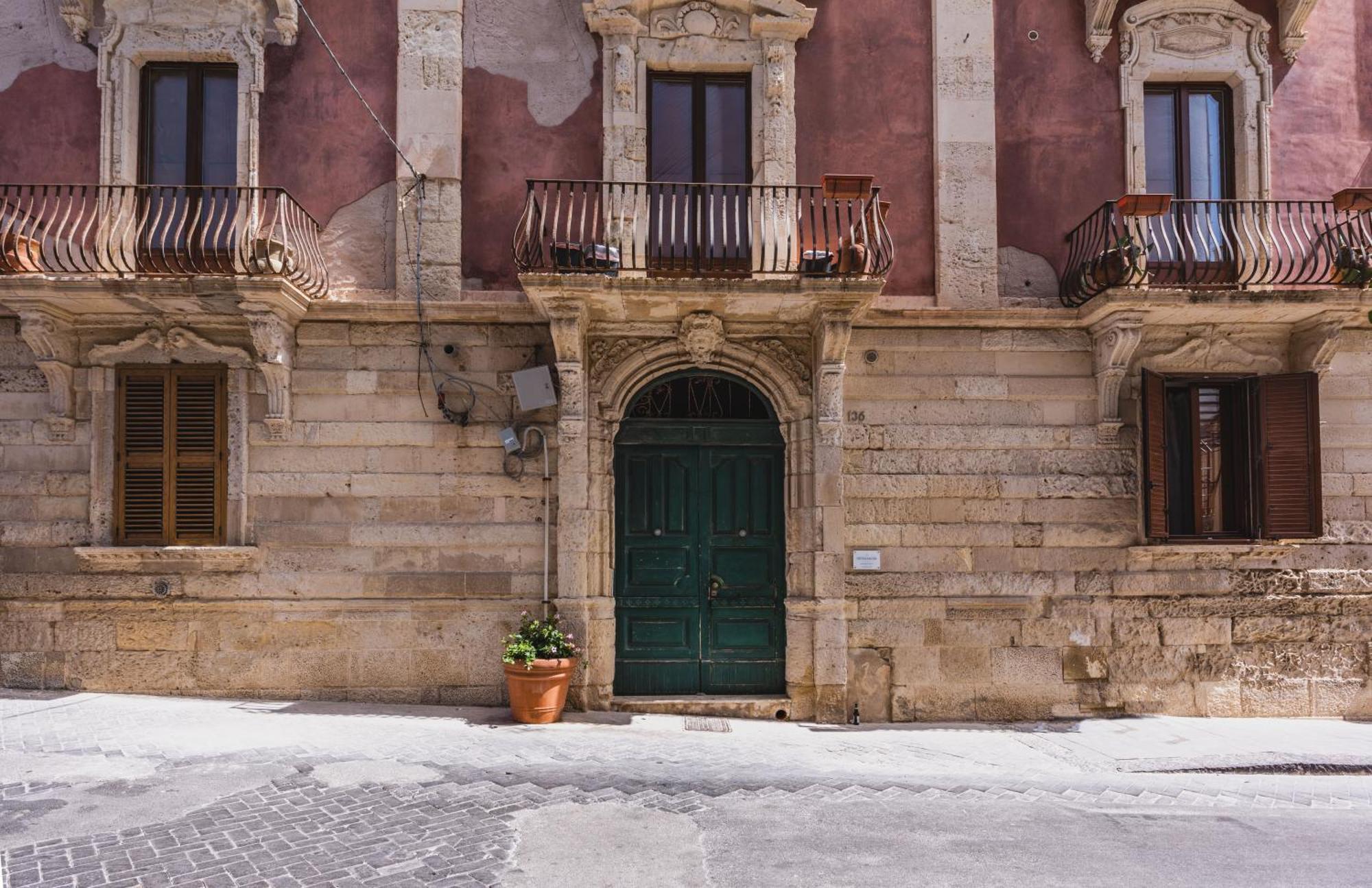 Palazzo Bozzanca Apartments By Wonderful Italy Syracuse Bagian luar foto