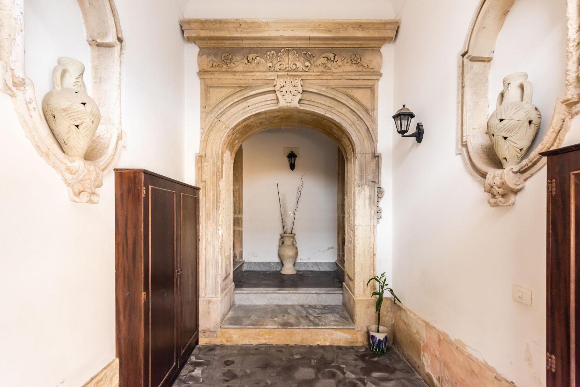Palazzo Bozzanca Apartments By Wonderful Italy Syracuse Bagian luar foto